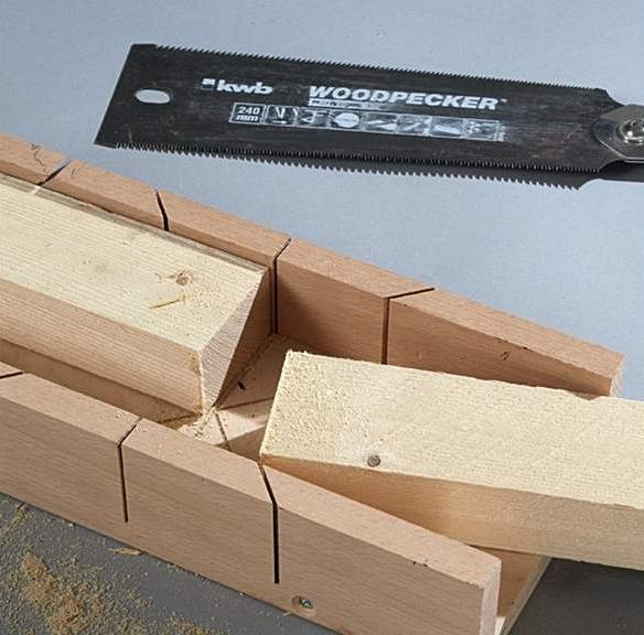 бруски усиливают конструкцию подиума